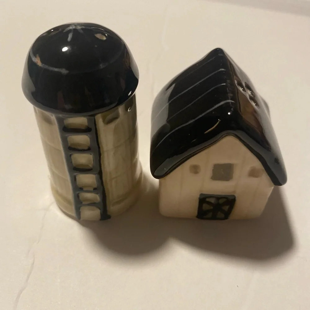 Ceramic Farmhouse Salt and Pepper Shakers